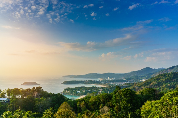 Karon: the family beach in Phuket